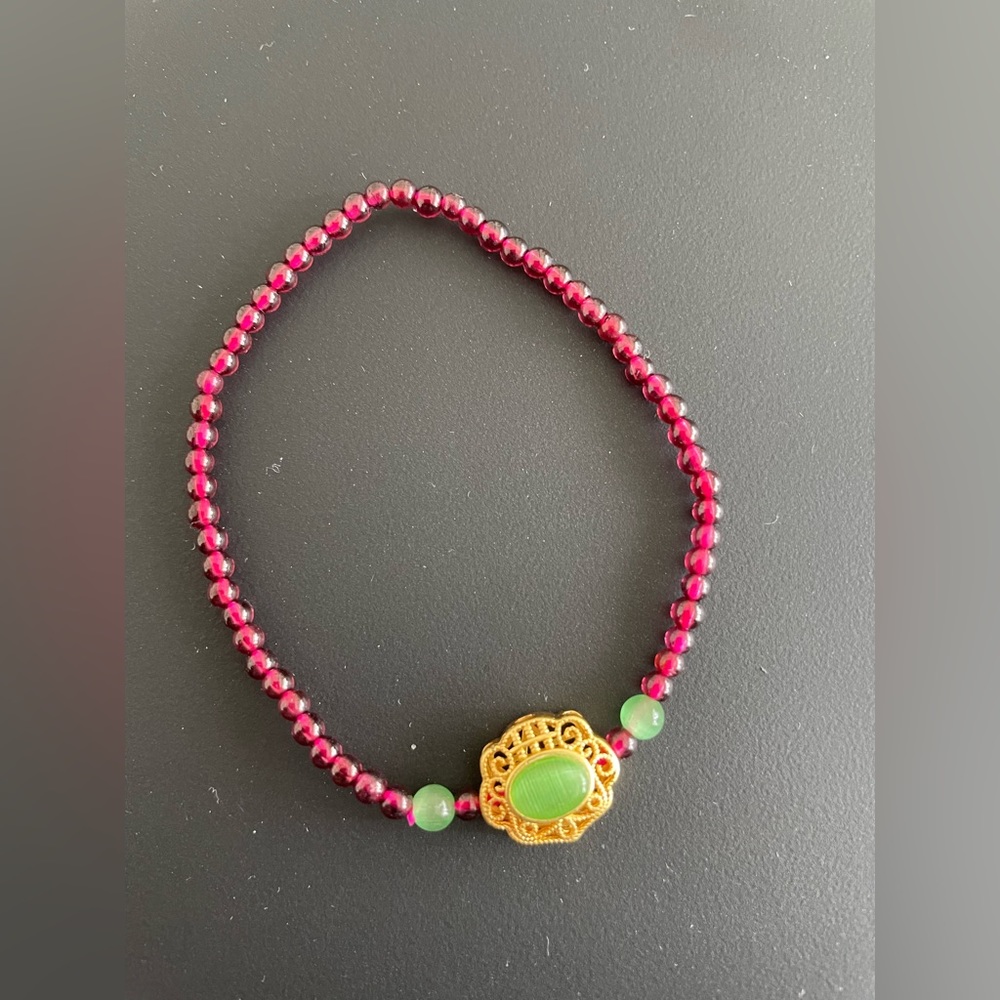 New Garnet healing stone bracelet